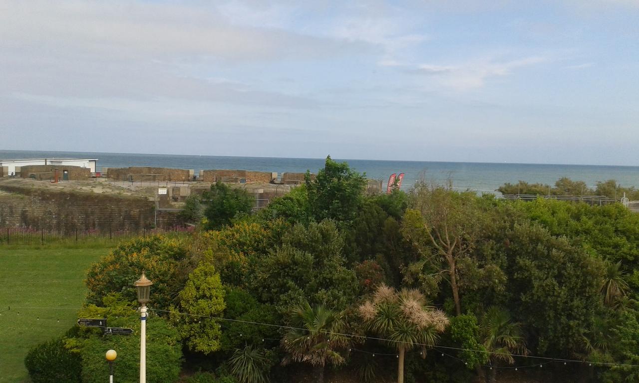 By The Sea Bed And Breakfast Eastbourne Exterior foto