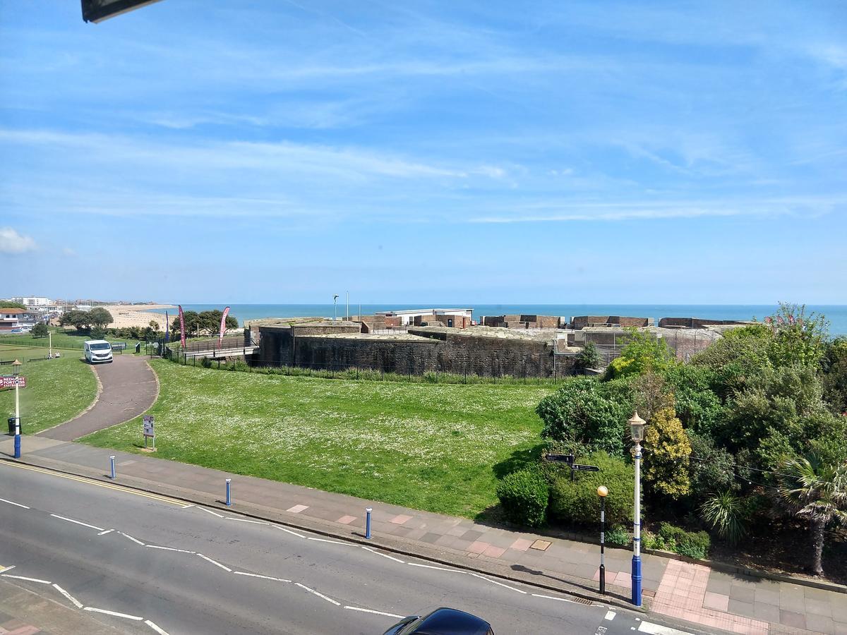 By The Sea Bed And Breakfast Eastbourne Exterior foto